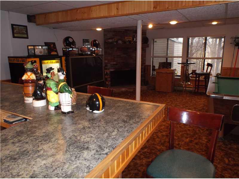 87 Porter Hill Road Washington, PA 15301 - Photo 16 of 25 Family Room.