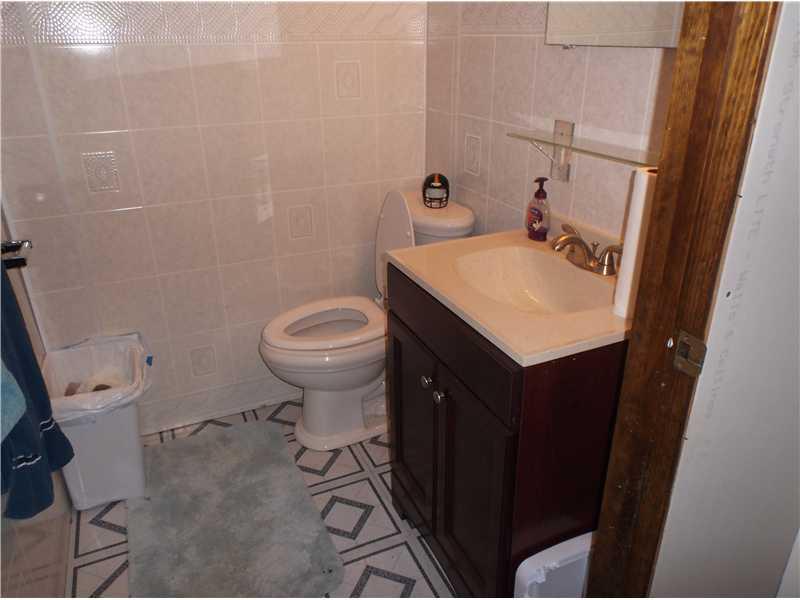 87 Porter Hill Road Washington, PA 15301 - Photo 21 of 25 Partial Bath.