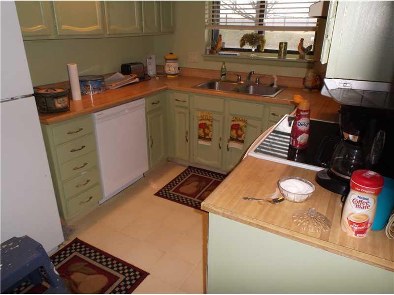 87 Porter Hill Road Washington, PA 15301 - Photo 6 of 25 Kitchen.