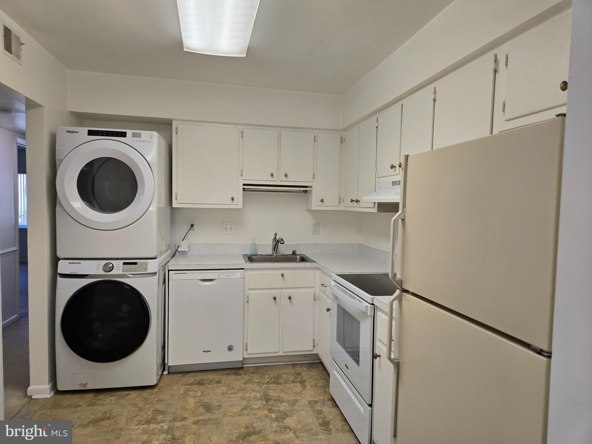10629 Provincial Drive, Unit C Manassas, VA 20109 - Photo 7 of 16 In-unit washer and dryer