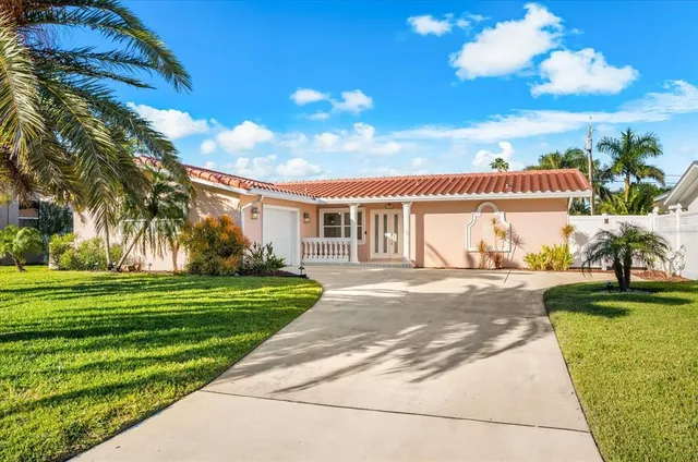 $920,000 | 111 17th Street, Belleair Beach, FL 33786