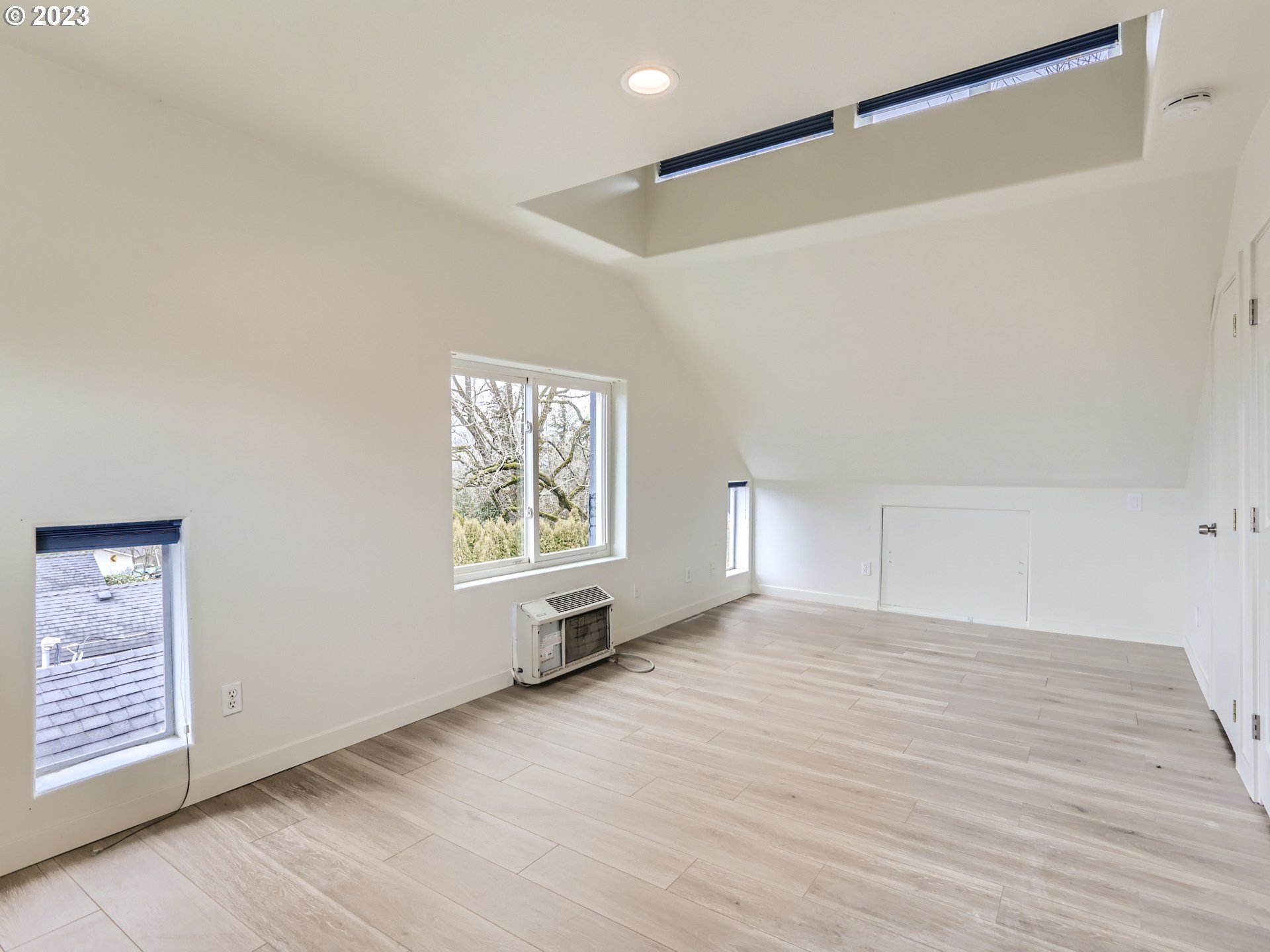 6912 Southwest Taylors Ferry Road Tigard, OR 97223 - Photo 16 of 28 Gallery Image 16