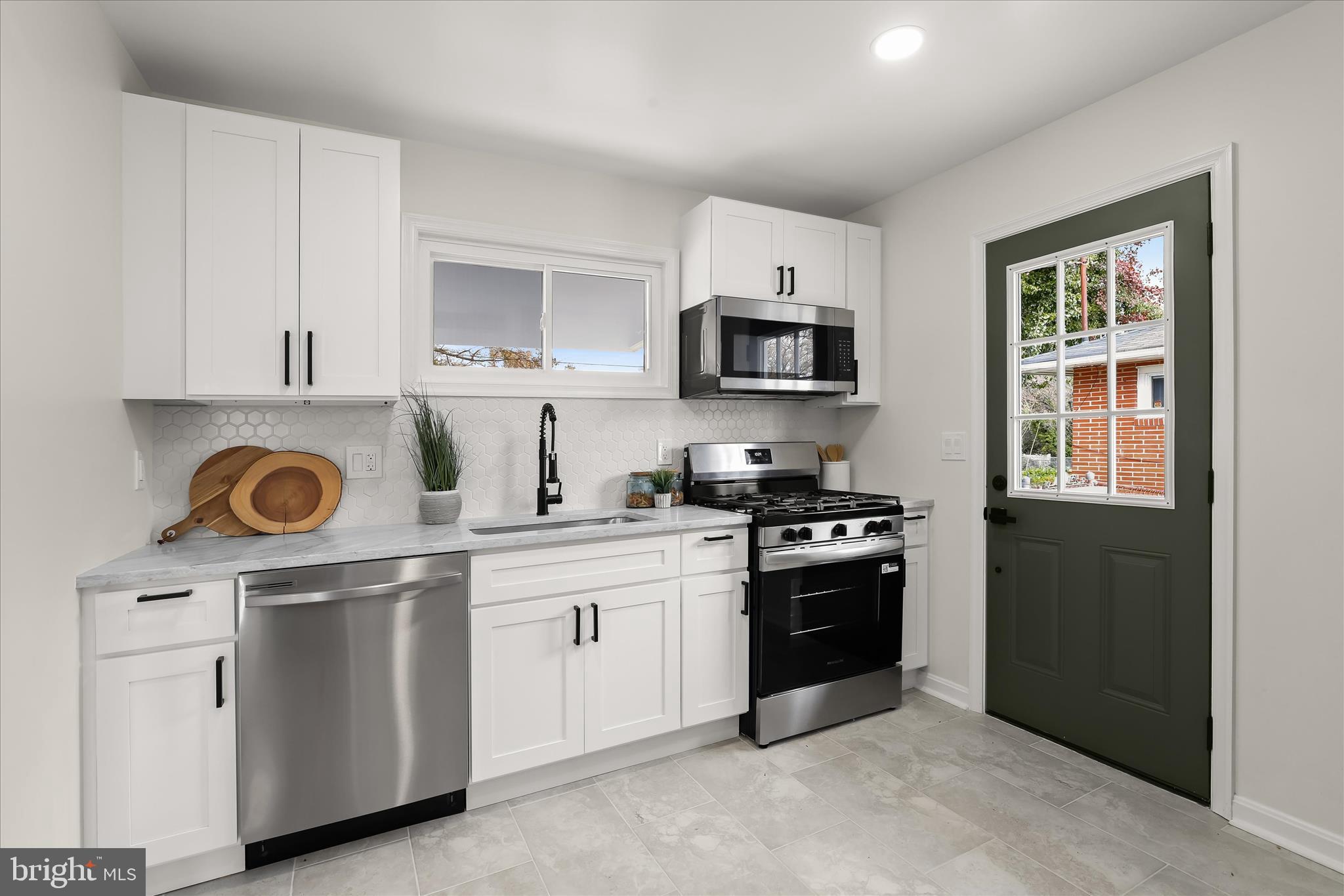 5610 Anthony Avenue Baltimore, MD 21206 - Photo 13 of 32 Kitchen