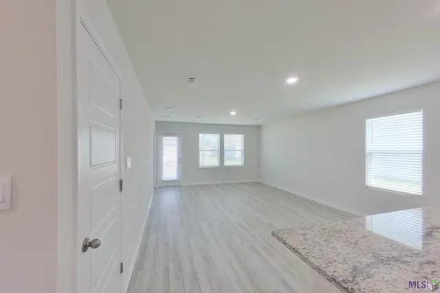 $1,695 | Undisclosed Address, Denham Springs, LA 70726