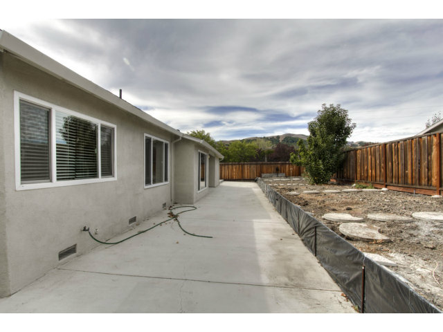 2801 Bridgeport Avenue San Ramon, CA 94583 - Photo 13 of 16 a view of a backyard