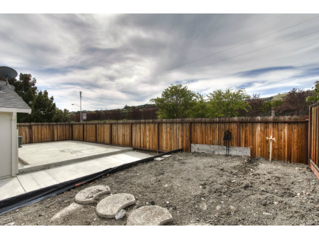 2801 Bridgeport Avenue San Ramon, CA 94583 - Photo 16 of 16 a view of a backyard