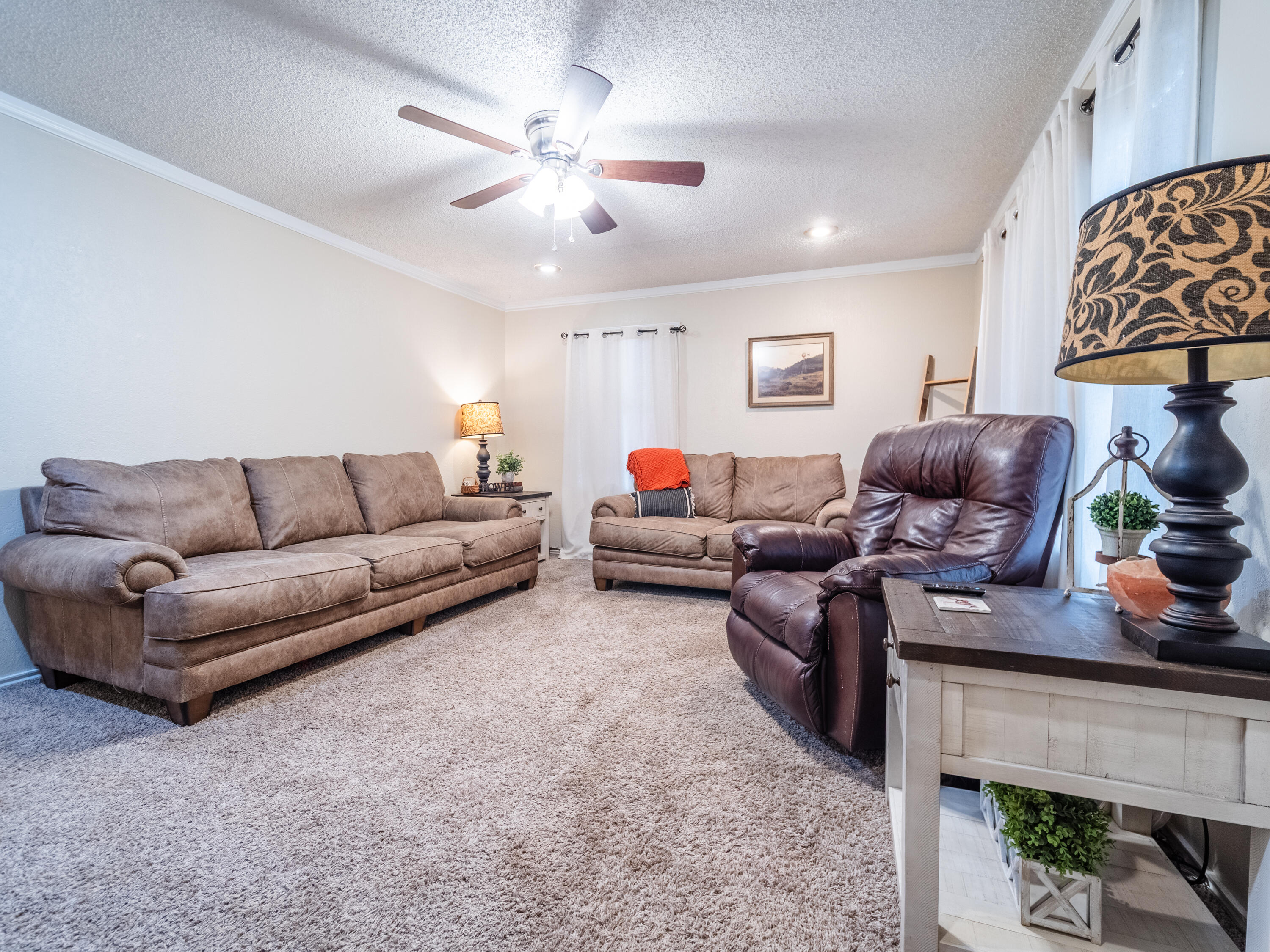 810 West 14th Street Post, TX 79356 - Photo 2 of 31 Living Room