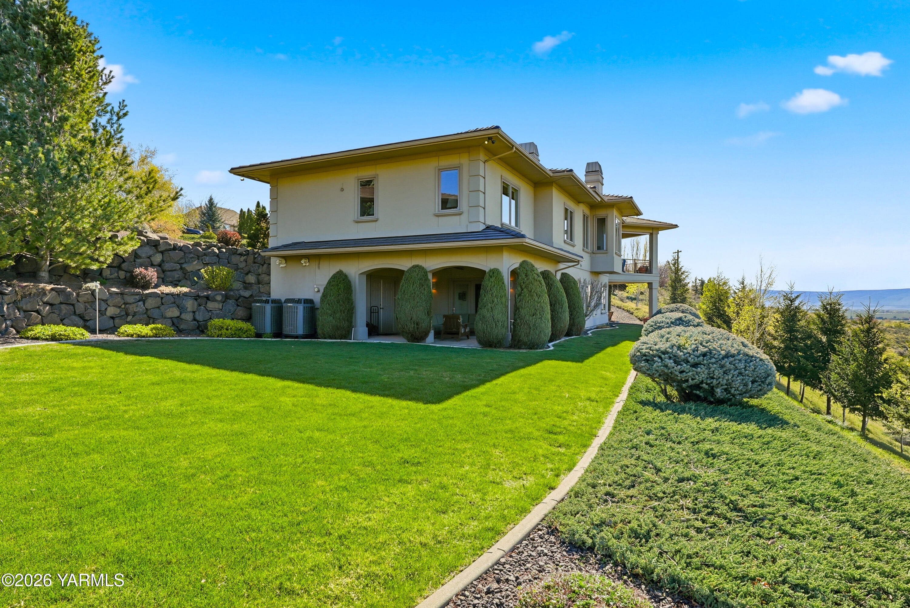 660 Noble Hill Road Yakima, WA 98908 - Photo 47 of 63 a view of a house with a yard