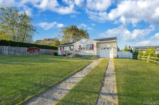 a view of house with garden