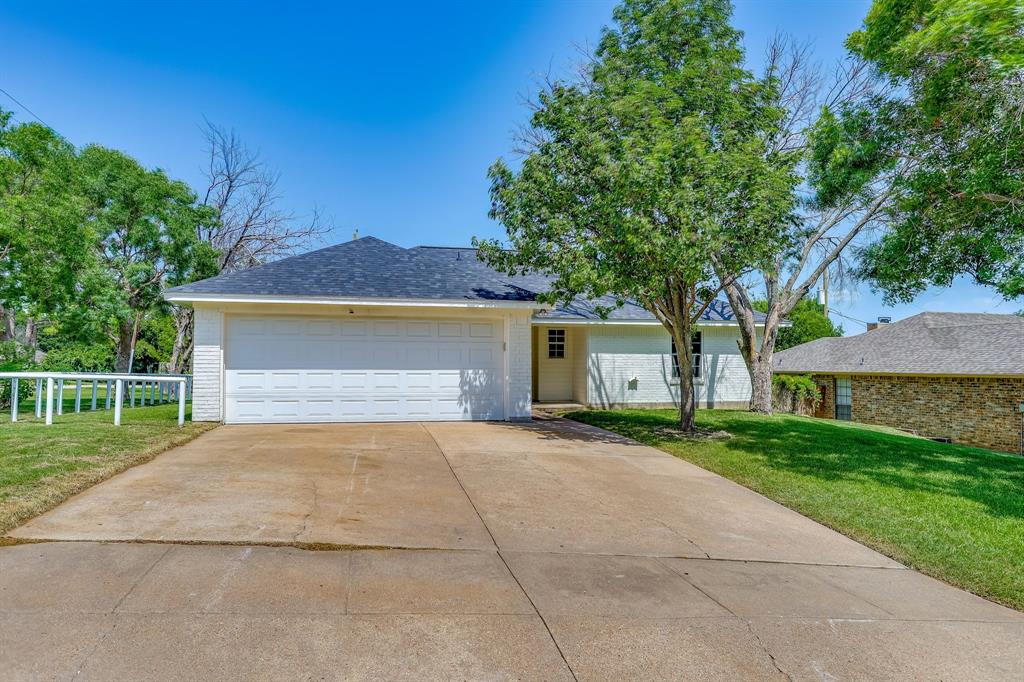 912 Blue Ridge Drive Burleson, TX 76028 - Photo 2 of 32