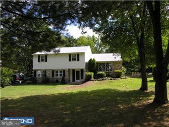 207 Mallard Road Holland, PA 18966 - Photo 2 of 9 Gallery Image 2