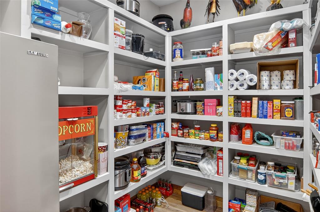 3016 W Highway Quitman, TX 75783 - Photo 13 of 40 a book shelf with lots of books