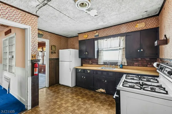 $360,000 | 574 Sherman Avenue, Roselle, NJ 07203
