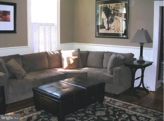 5007 Roland Avenue Baltimore, MD 21210 - Photo 11 of 24 Family Room
