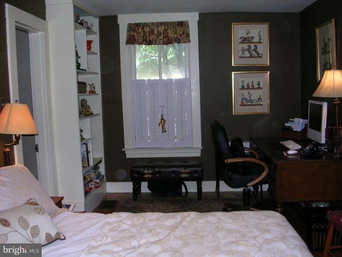 5007 Roland Avenue Baltimore, MD 21210 - Photo 18 of 24 Bedroom
