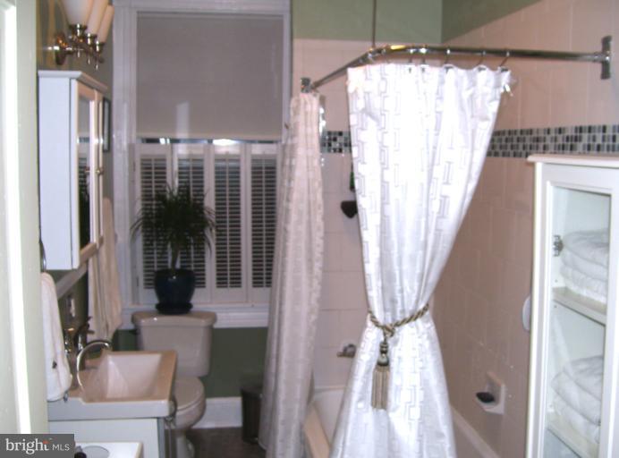 5007 Roland Avenue Baltimore, MD 21210 - Photo 24 of 24 Bath