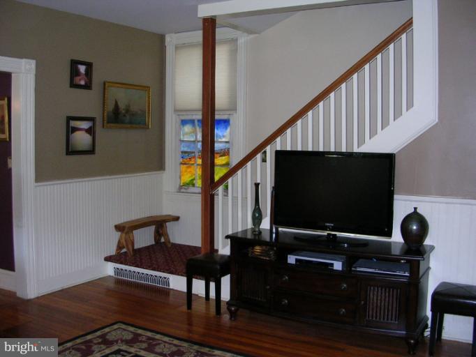 5007 Roland Avenue Baltimore, MD 21210 - Photo 5 of 24 Family Room