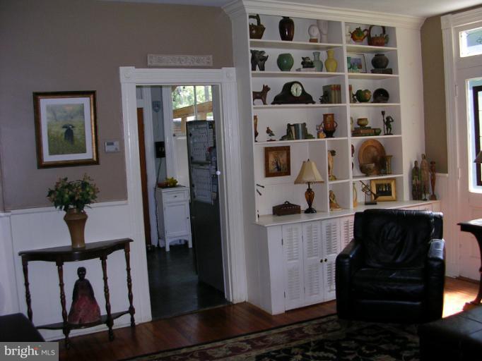 5007 Roland Avenue Baltimore, MD 21210 - Photo 6 of 24 Family Room
