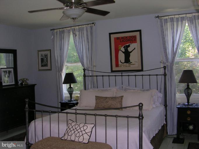 5007 Roland Avenue Baltimore, MD 21210 - Photo 10 of 24 Bedroom (Master)