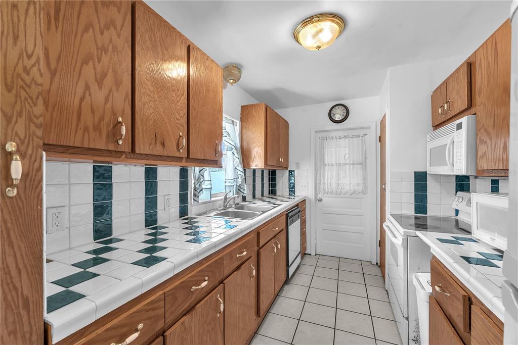 1001 Hallwood Loop Brandon, FL 33511 - Photo 4 of 29