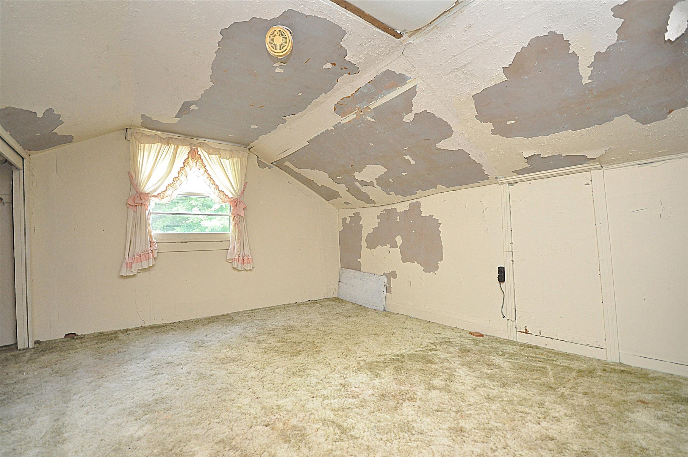 1536 Mack Bean Road Red Boiling Springs, TN 37150 - Photo 13 of 30 en empty room with windows