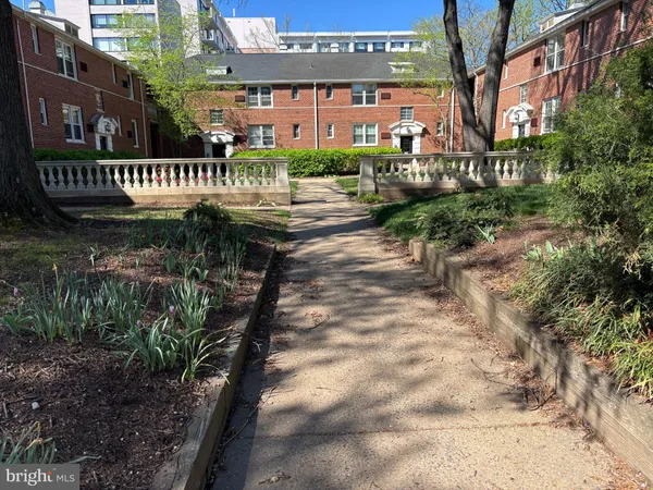 $289,500 | 106 North George Mason Drive, Unit 4, Arlington, VA 22203