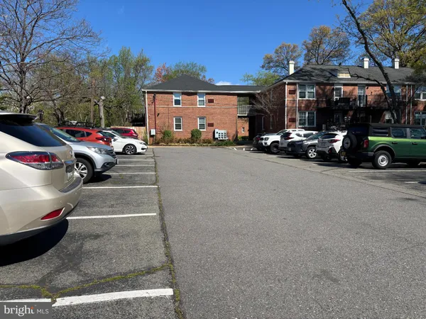 $289,500 | 106 North George Mason Drive, Unit 4, Arlington, VA 22203