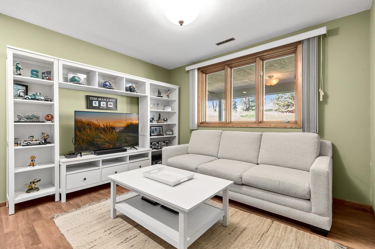 9528 Woodbridge Road Bloomington, MN 55438 - Photo 25 of 35 Gallery Image 25
