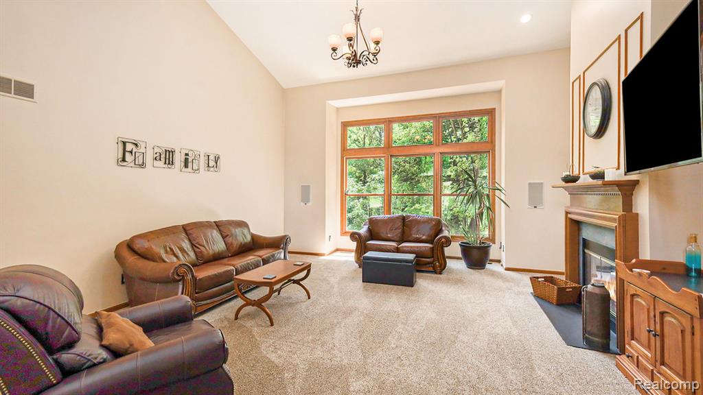 3827 Kaeleaf Road Lake Orion, MI 48360 - Photo 12 of 59