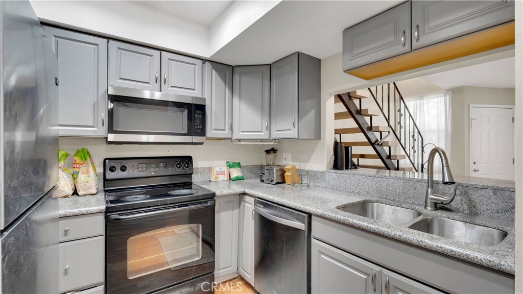 1414 Everton Place Riverside, CA 92507 - Photo 8 of 33