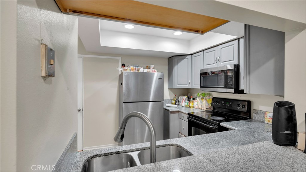 1414 Everton Place Riverside, CA 92507 - Photo 9 of 33