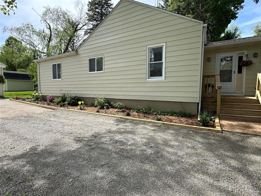 6161 East River Road Flushing, MI 48433 - Photo 14 of 63