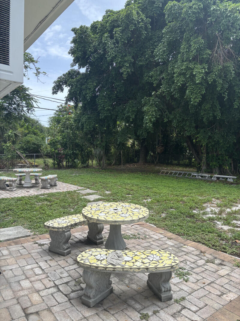 354 Manchester Street Boca Raton, FL 33487 - Photo 2 of 10 2