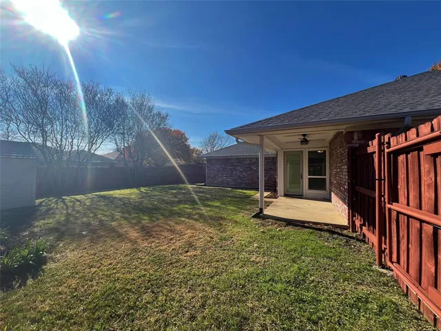 a view of a house with backyard and porch