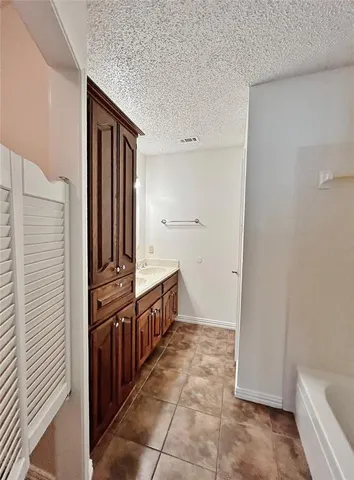 $2,195 | 906 Moore Street, Cedar Hill, TX 75104