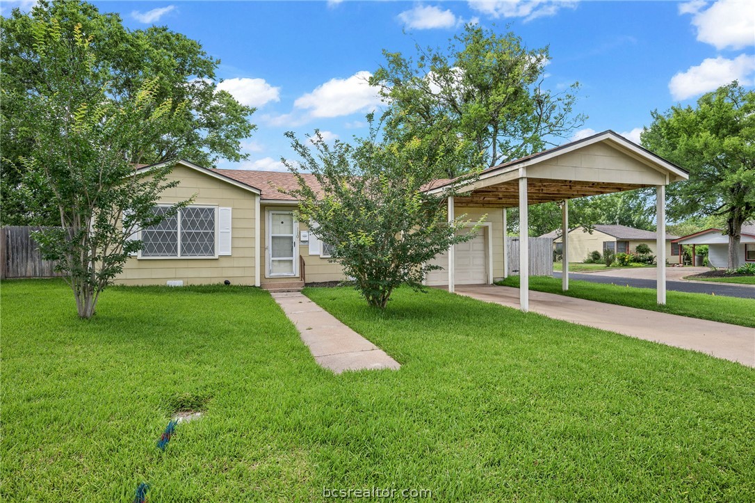 Ranch-style exterior with a light-colored siding, contrasting trim, and a gabled roofline