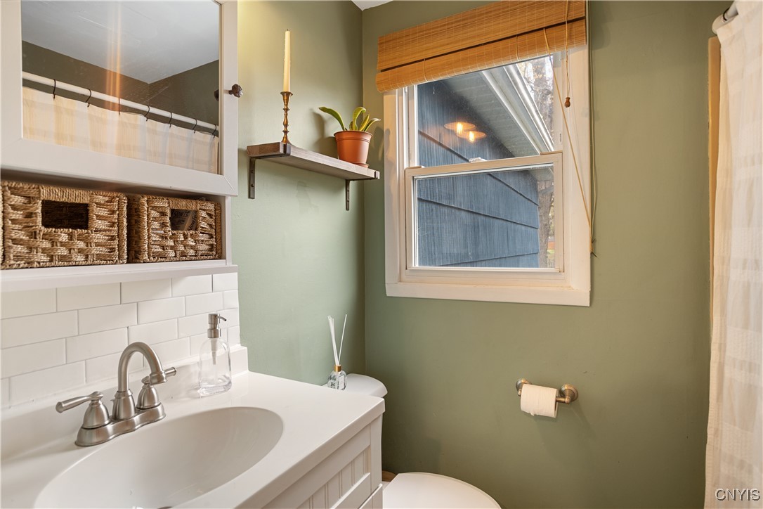 6272 Lakeshore Road Cicero, NY 13039 - Photo 18 of 34