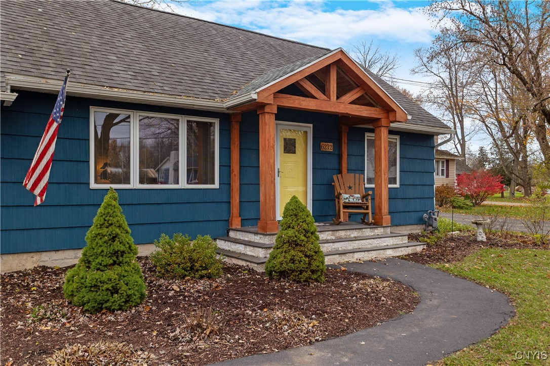 6272 Lakeshore Road Cicero, NY 13039 - Photo 2 of 34