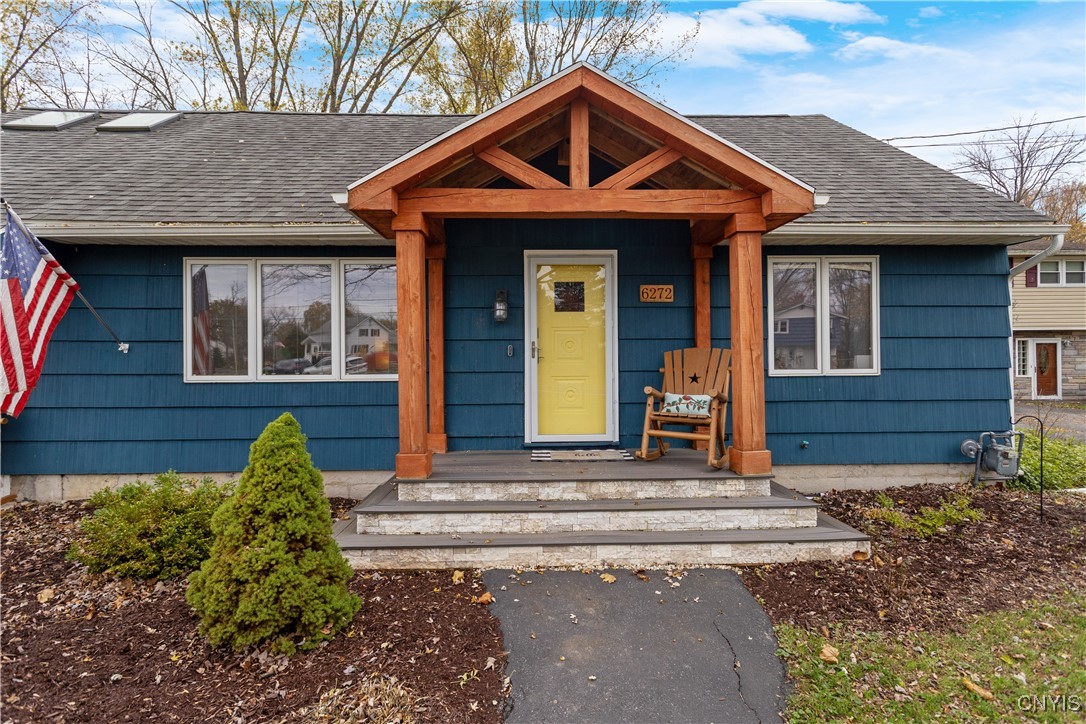 6272 Lakeshore Road Cicero, NY 13039 - Photo 3 of 34