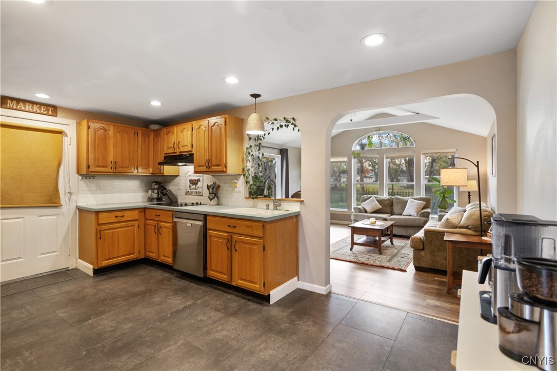 6272 Lakeshore Road Cicero, NY 13039 - Photo 7 of 34