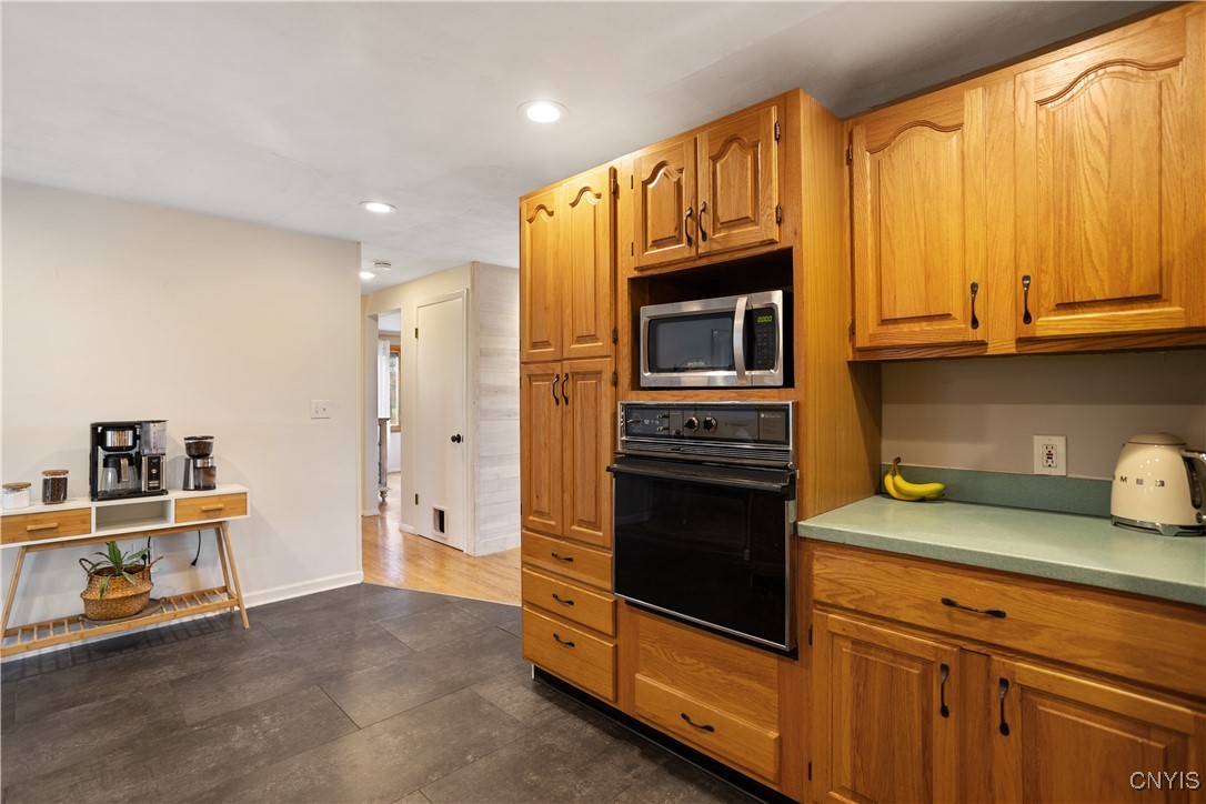 6272 Lakeshore Road Cicero, NY 13039 - Photo 10 of 34