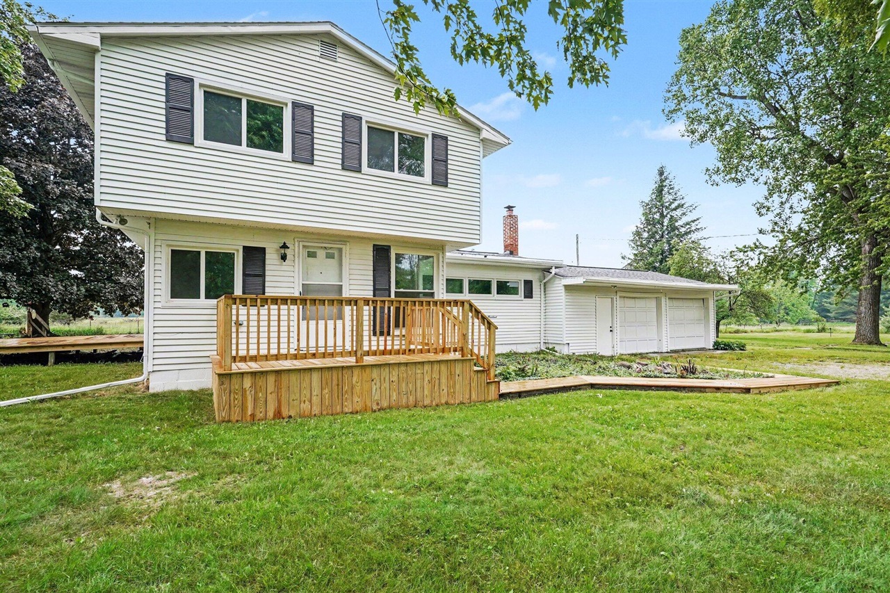 9700 Fenner Road Perry, MI 48872 - Photo 2 of 31
