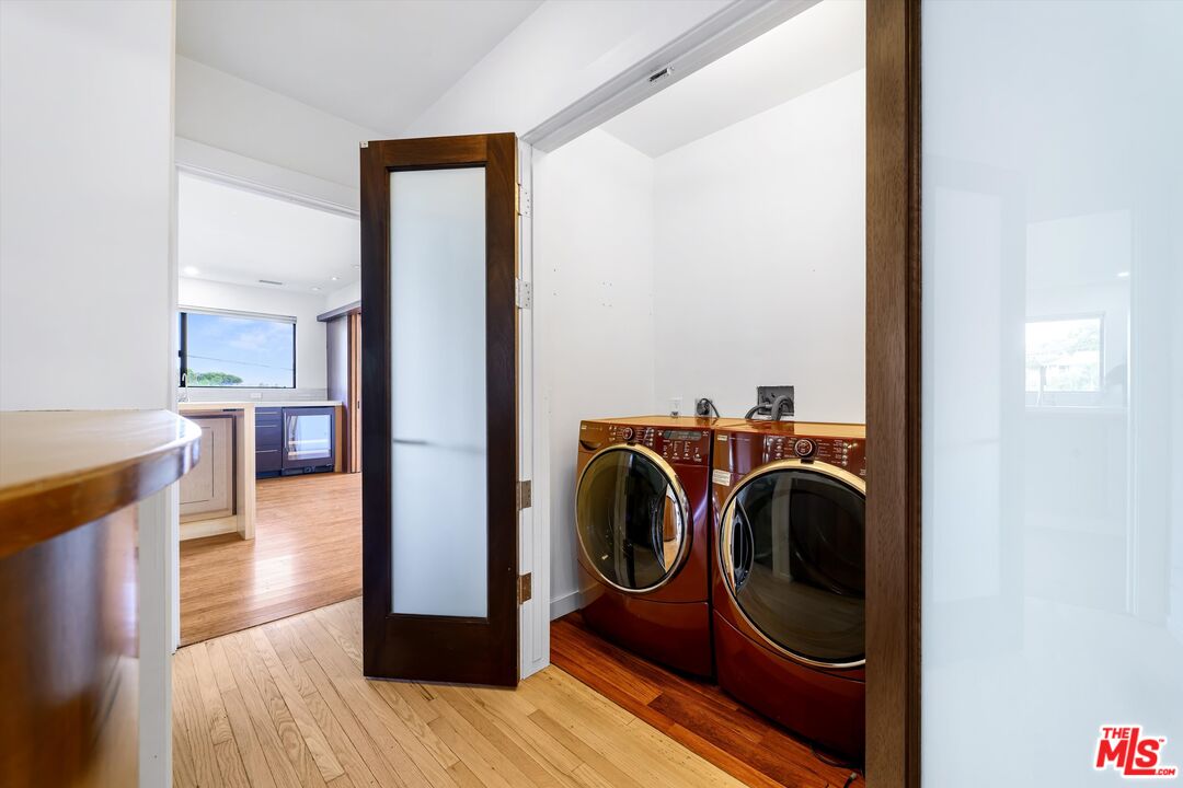 211 Cumberland Road Glendale, CA 91202 - Photo 22 of 48 a view of a bedroom with washer and dryer