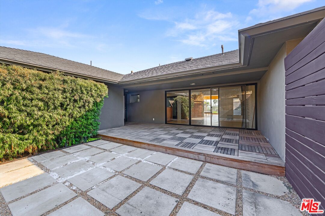 211 Cumberland Road Glendale, CA 91202 - Photo 28 of 48 a view of entrance gate of the house