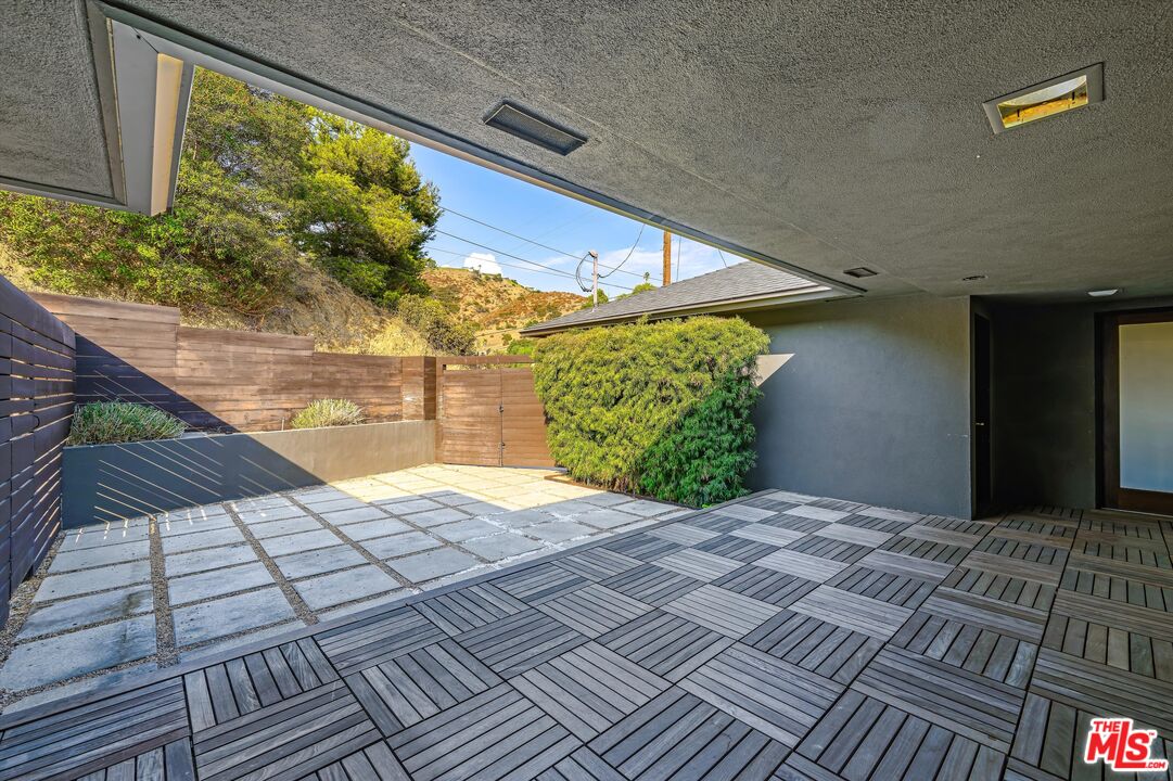 211 Cumberland Road Glendale, CA 91202 - Photo 30 of 48 a view of a backyard of the house