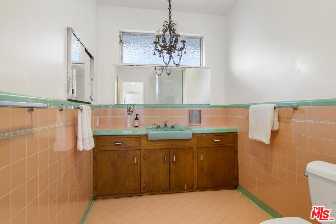 211 Cumberland Road Glendale, CA 91202 - Photo 38 of 48 a bathroom with a sink and mirror