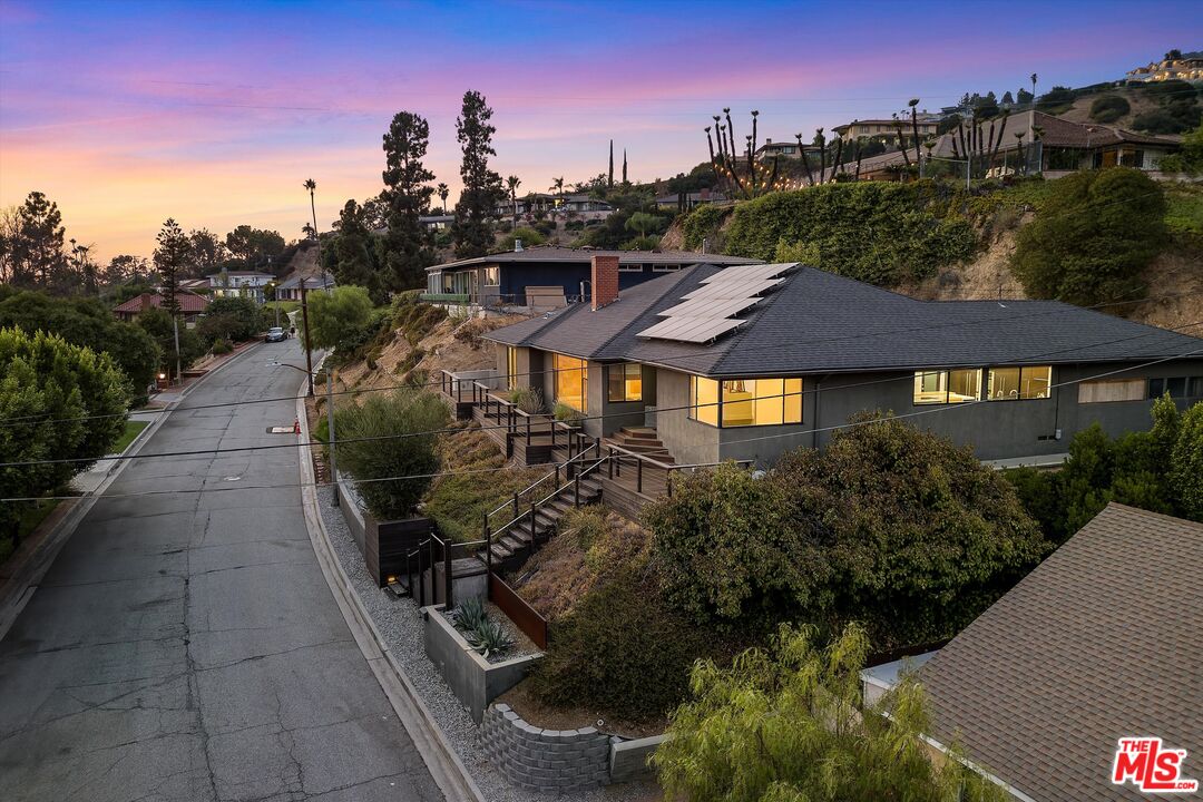 211 Cumberland Road Glendale, CA 91202 - Photo 4 of 48 a view of a house with a yard