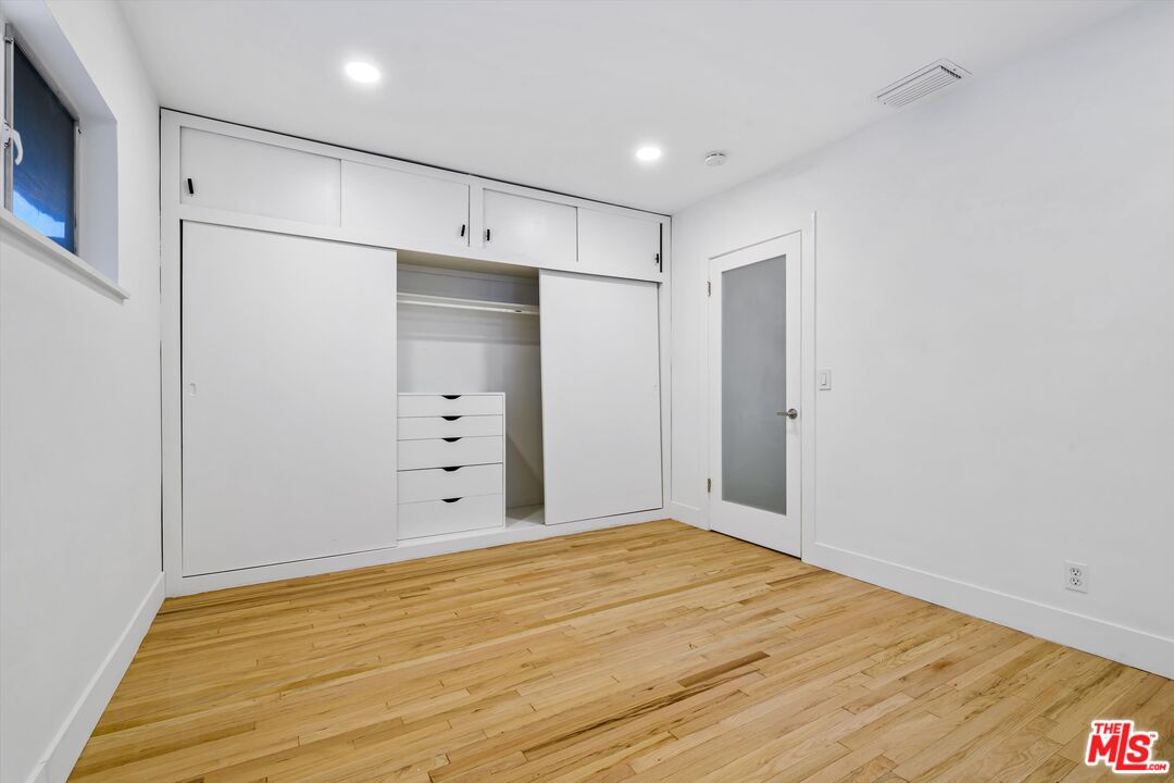 211 Cumberland Road Glendale, CA 91202 - Photo 42 of 48 a view of an empty room