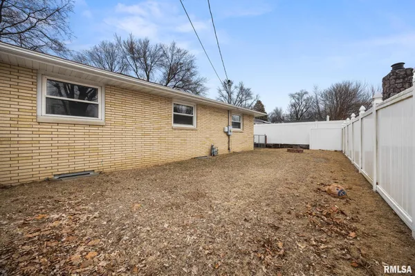 $235,000 | 1500 Highwood Avenue, Pekin, IL 61554