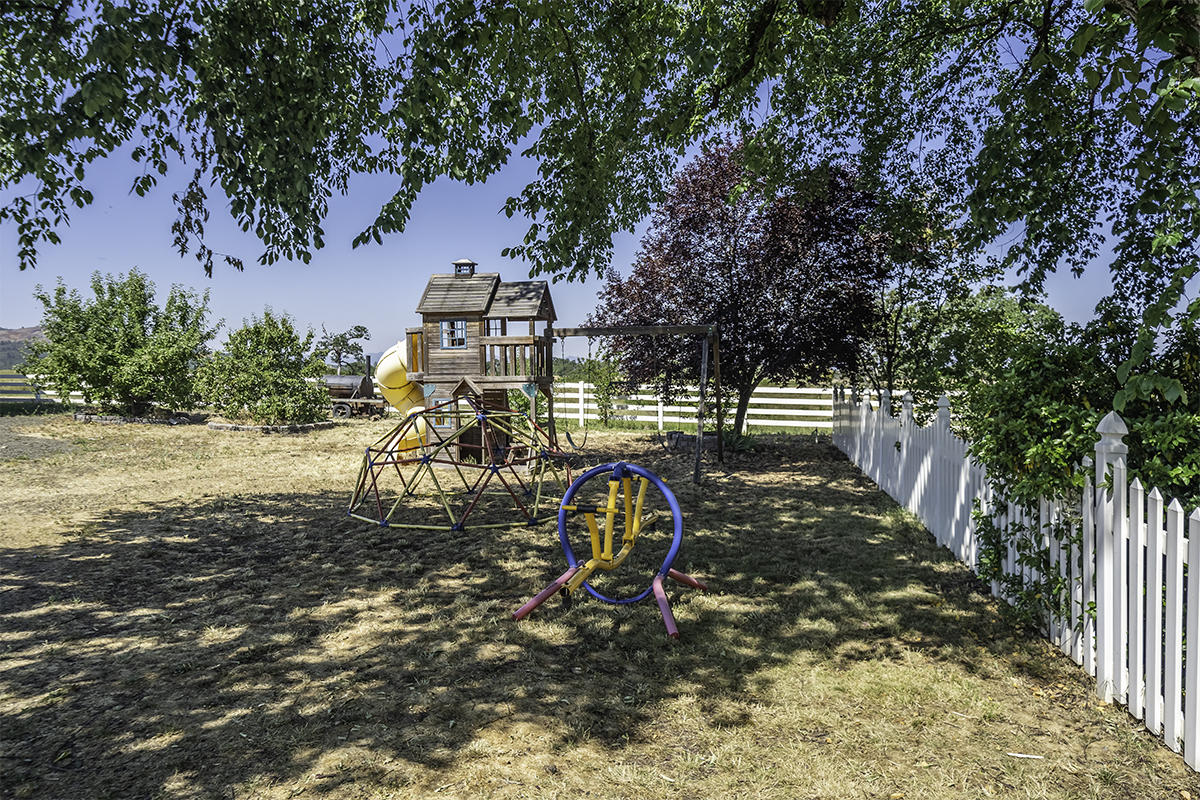 605 Meridian Road Eagle Point, OR 97524 - Photo 37 of 71 31.2